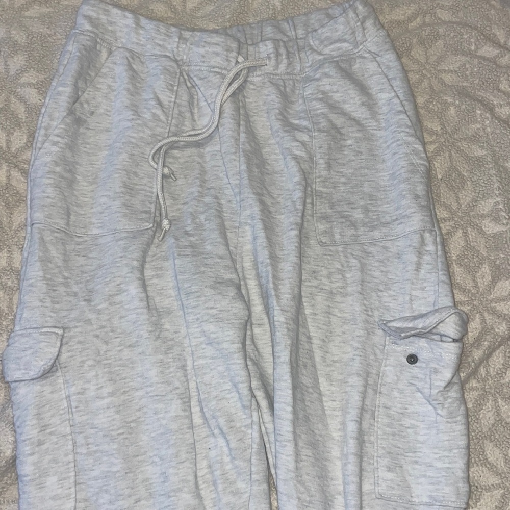 Off white sweat pants, with pockets and adjustable waist